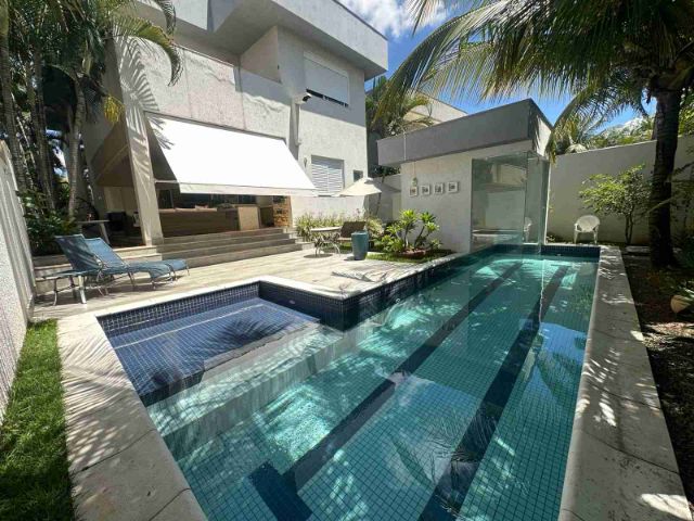 Sobrado com 500m² 4 quartos e 5 banheiros, à venda ou para alugar, no bairro Jardins Atenas em Goiânia