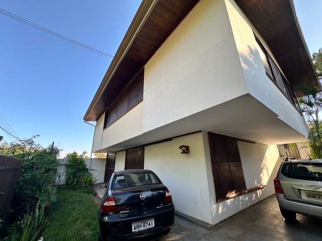 Sobrado com 481m² 4 quartos e 5 banheiros, à venda, no bairro Jardim Quebec em Londrina