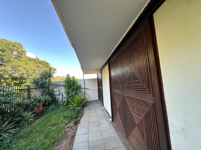 Sobrado com 481m² 4 quartos e 5 banheiros, à venda, no bairro Jardim Quebec em Londrina