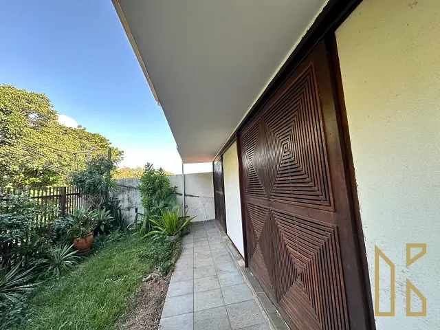 Sobrado com 481m² 4 quartos e 5 banheiros, à venda, no bairro Jardim Quebec em Londrina