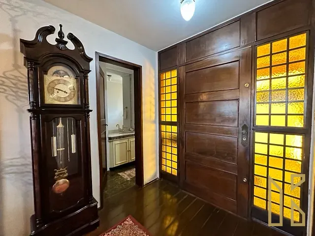 Sobrado com 481m² 4 quartos e 5 banheiros, à venda, no bairro Jardim Quebec em Londrina