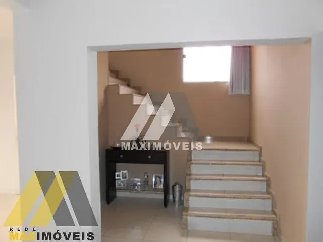 Sobrado com 360m² 4 quartos e 3 banheiros, à venda, no bairro Alto Planalto em Araçuaí