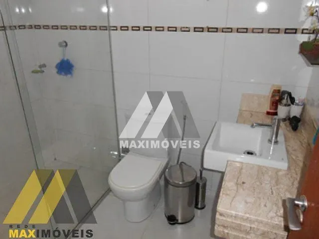 Sobrado com 360m² 4 quartos e 3 banheiros, à venda, no bairro Alto Planalto em Araçuaí