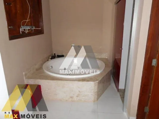 Sobrado com 360m² 4 quartos e 3 banheiros, à venda, no bairro Alto Planalto em Araçuaí