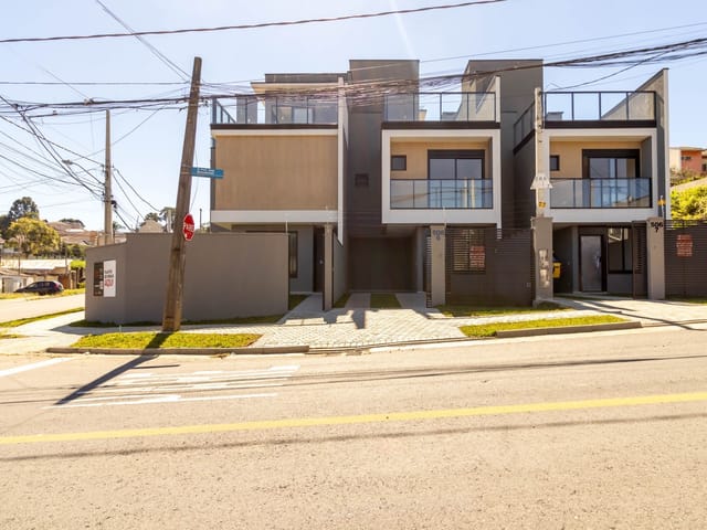 Sobrado 3 quartos e 4 banheiros, à venda, no bairro Pilarzinho em Curitiba