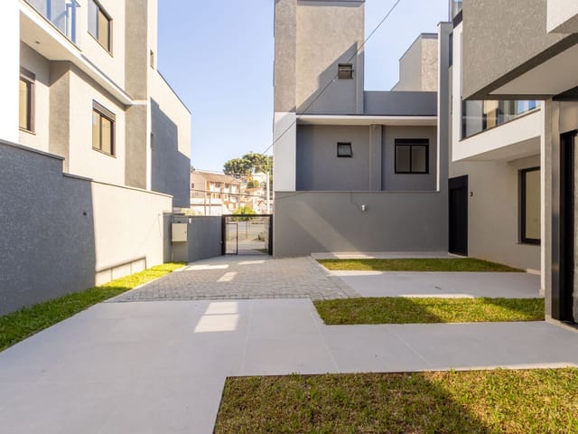 Sobrado 3 quartos e 4 banheiros, à venda, no bairro Pilarzinho em Curitiba