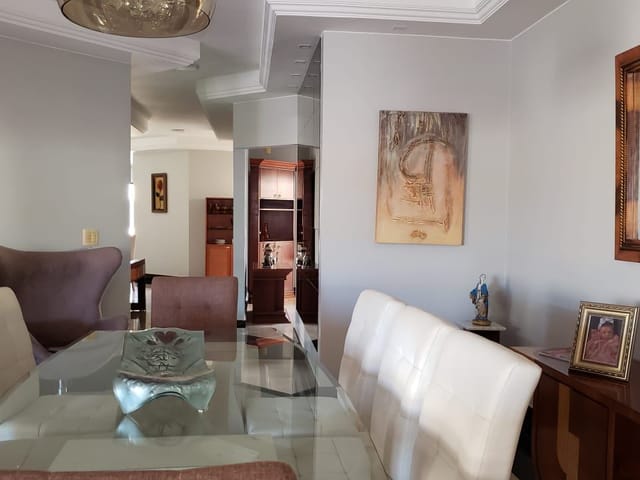 Sobrado com 850m² 7 quartos e 8 banheiros, à venda, no bairro Ceilândia Norte (Ceilândia) em Brasília