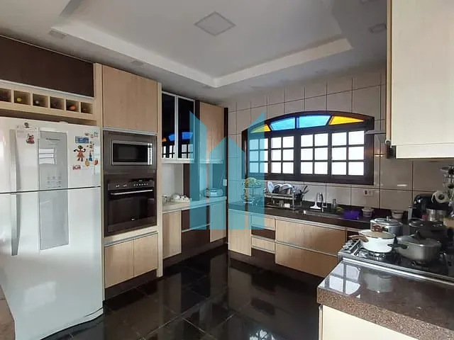 Sobrado com 500m² 3 quartos e 2 banheiros, à venda, no bairro Jardim das Azaléias em Poços de Caldas