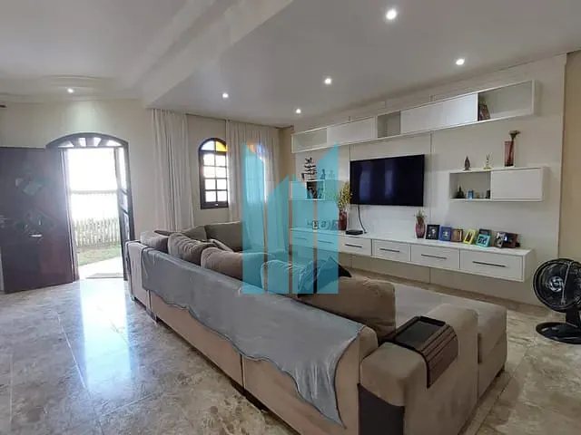 Sobrado com 500m² 3 quartos e 2 banheiros, à venda, no bairro Jardim das Azaléias em Poços de Caldas