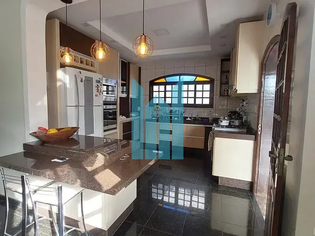 Sobrado com 500m² 3 quartos e 2 banheiros, à venda, no bairro Jardim das Azaléias em Poços de Caldas