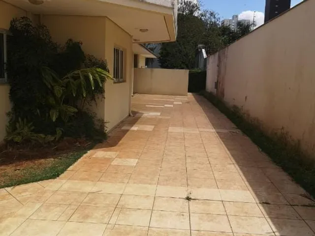 Sobrado com 1000m² 5 quartos e 5 banheiros, para alugar, no bairro Bela Suiça em Londrina