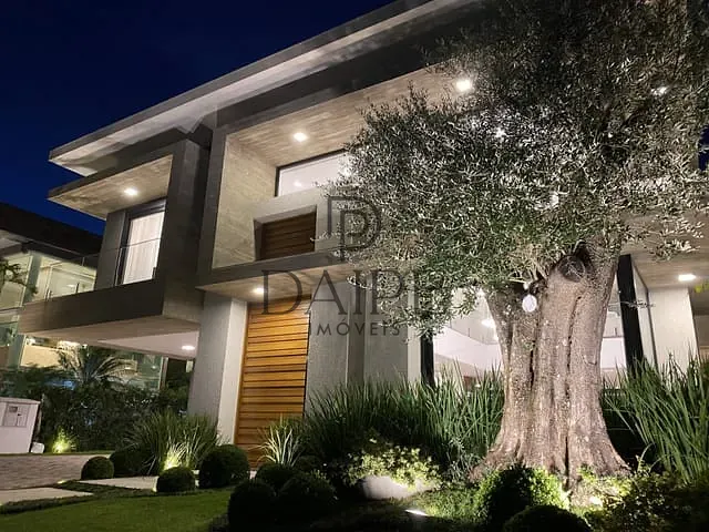 Sobrado com 500m² 5 quartos e 6 banheiros, à venda, no bairro Xangri-Lá em Xangri-Lá