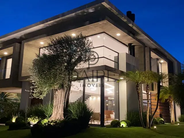 Sobrado com 500m² 5 quartos e 6 banheiros, à venda, no bairro Xangri-Lá em Xangri-Lá