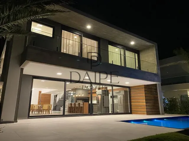 Sobrado com 500m² 5 quartos e 6 banheiros, à venda, no bairro Xangri-Lá em Xangri-Lá