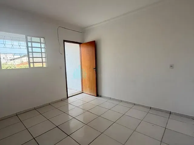 Sobrado 2 quartos e 1 banheiro, para alugar, no bairro Loteamento Santa Cruz em Catalão