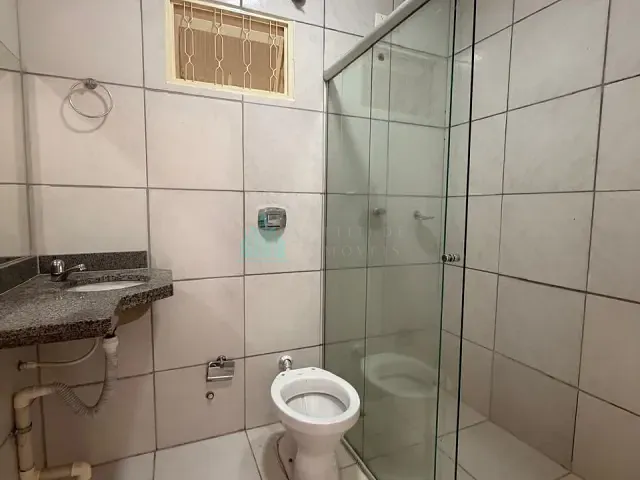 Sobrado 2 quartos e 1 banheiro, para alugar, no bairro Loteamento Santa Cruz em Catalão