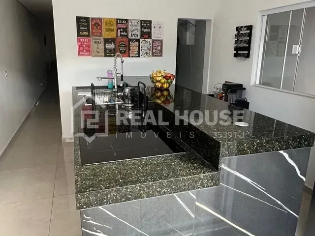 Sobrado com 220m² 3 quartos e 3 banheiros, à venda, no bairro Parque São Bento em Sorocaba