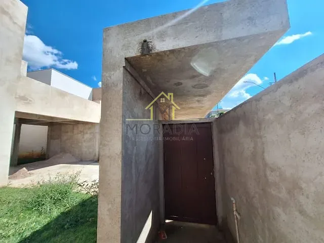 Sobrado com 280m² 4 quartos e 1 banheiro, à venda, no bairro Vila Rica em Guaxupé
