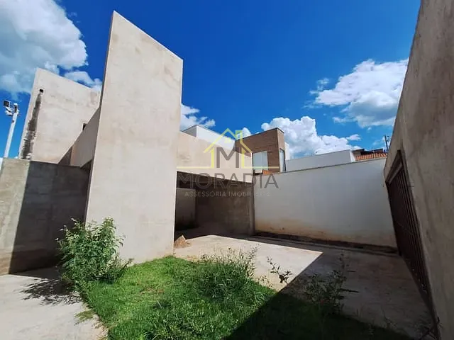 Sobrado com 280m² 4 quartos e 1 banheiro, à venda, no bairro Vila Rica em Guaxupé