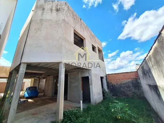 Sobrado com 280m² 4 quartos e 1 banheiro, à venda, no bairro Vila Rica em Guaxupé