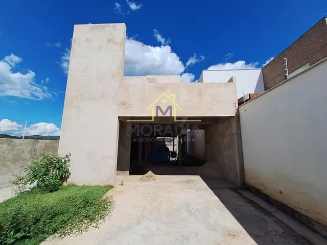 Sobrado com 280m² 4 quartos e 1 banheiro, à venda, no bairro Vila Rica em Guaxupé