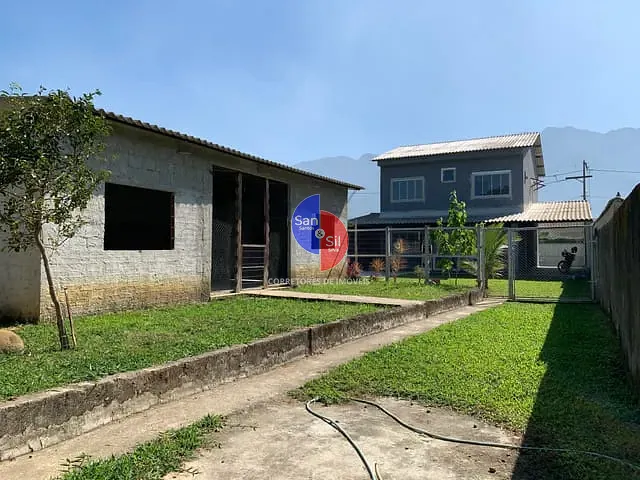 Sobrado com 470m² 5 quartos e 5 banheiros, à venda, no bairro Cotia em Guapimirim