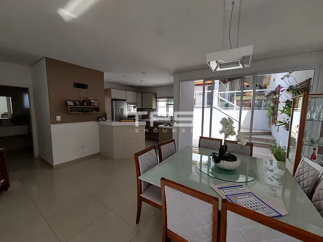 Casa com 300m² 3 quartos e 2 banheiros, à venda ou para alugar, no bairro Portal das Colinas em Guaratinguetá