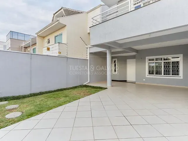 Sobrado com 191m² 3 quartos e 3 banheiros, à venda, no bairro Xaxim em Curitiba