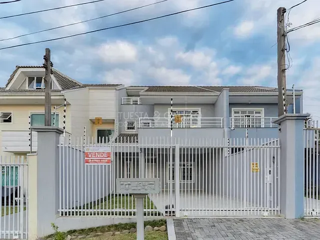 Sobrado com 191m² 3 quartos e 3 banheiros, à venda, no bairro Xaxim em Curitiba