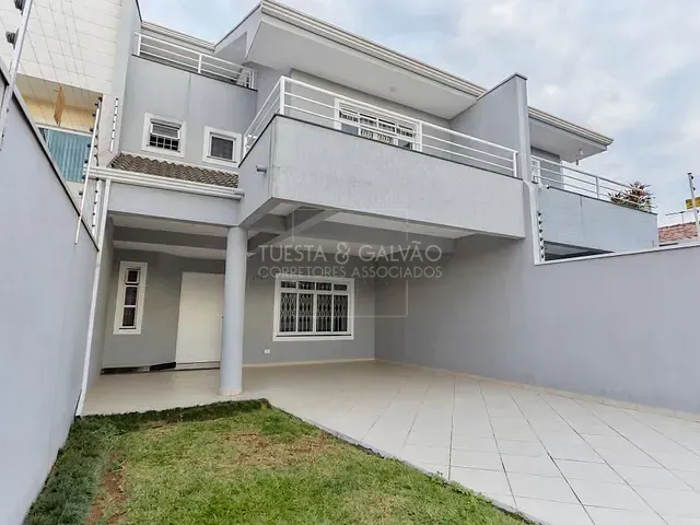 Sobrado com 191m² 3 quartos e 3 banheiros, à venda, no bairro Xaxim em Curitiba