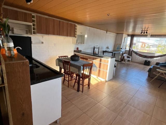 Sobrado com 147m² 3 quartos e 3 banheiros, à venda, no bairro Navegantes em Pelotas