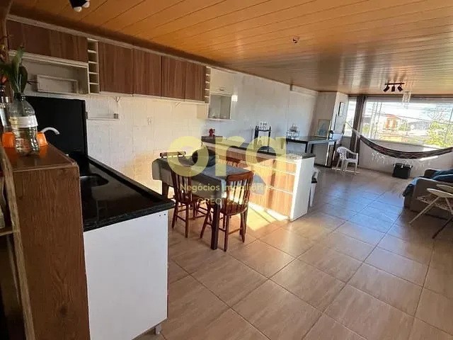 Sobrado com 147m² 3 quartos e 3 banheiros, à venda, no bairro Navegantes em Pelotas