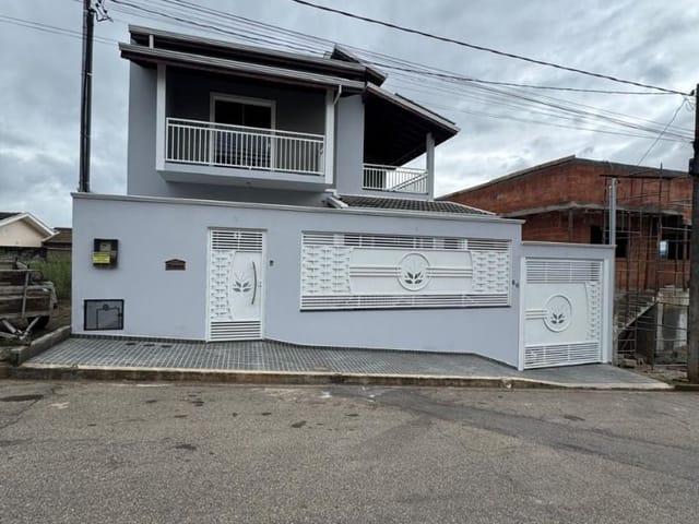 Sobrado com 240m² 4 quartos e 2 banheiros, à venda, no bairro Ponte Nova em Extrema