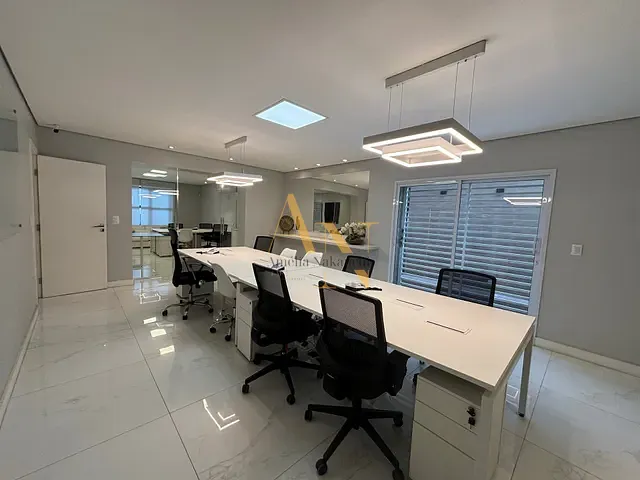 Sobrado com 640m², à venda ou para alugar, no bairro Pacaembu em São Paulo