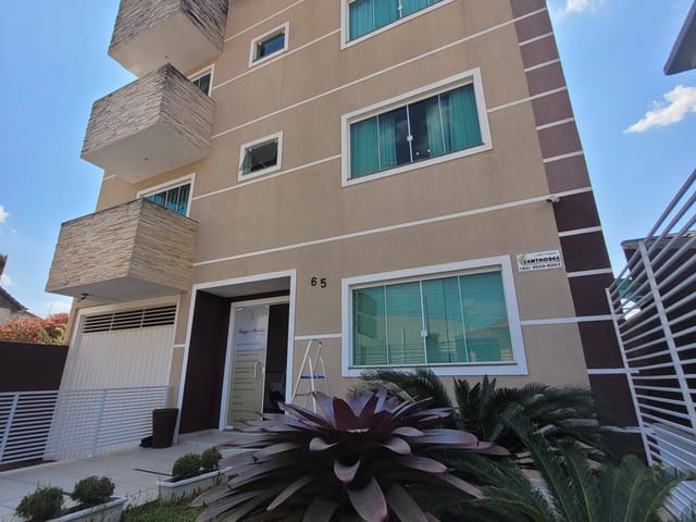 Sobrado com 496m² 4 quartos e 7 banheiros, à venda, no bairro Uvaranas em Ponta Grossa