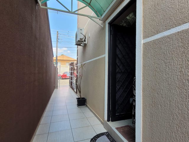 Sobrado com 496m² 4 quartos e 7 banheiros, à venda, no bairro Uvaranas em Ponta Grossa