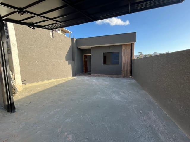 Sobrado com 154m² 2 quartos e 2 banheiros, à venda, no bairro Jardim Imperial em Atibaia