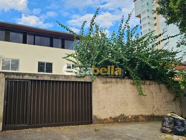 Sobrado com 375m² 4 quartos e 6 banheiros, à venda, no bairro Cidade Jardim em Goiânia
