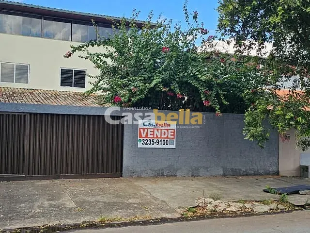Sobrado com 375m² 4 quartos e 6 banheiros, à venda, no bairro Cidade Jardim em Goiânia