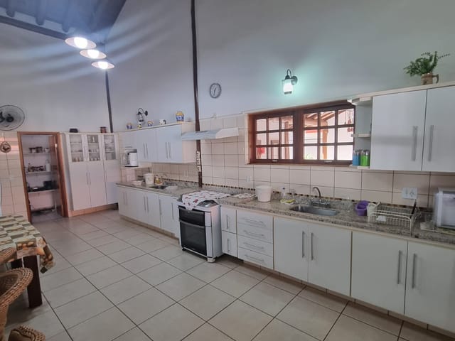 Sobrado com 900m² 6 quartos e 8 banheiros, à venda, no bairro Rifaina em Rifaina