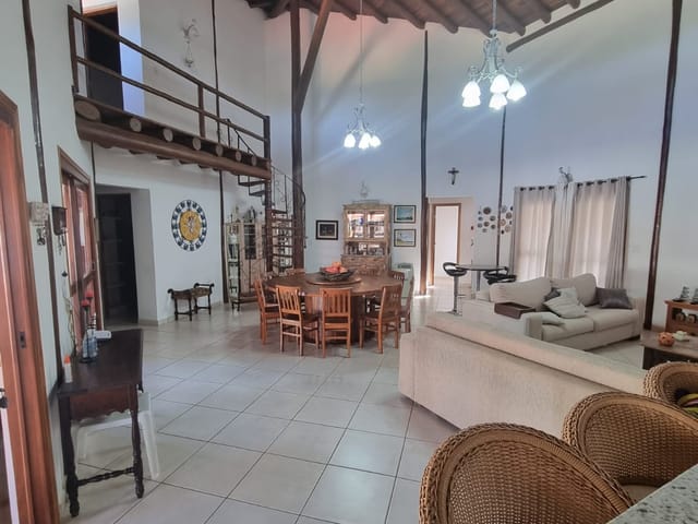 Sobrado com 900m² 6 quartos e 8 banheiros, à venda, no bairro Rifaina em Rifaina