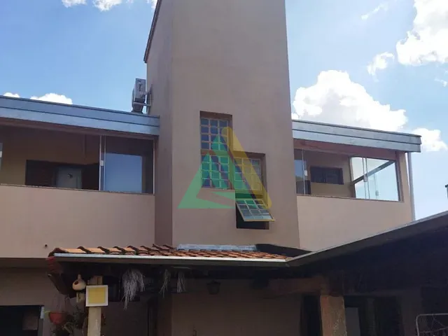 Sobrado com 200m² 2 quartos e 2 banheiros, à venda, no bairro Parque dos Eucaliptos em Mogi Guaçu