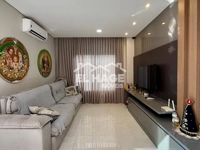 Sobrado com 300m² 4 quartos e 5 banheiros, à venda, no bairro Jardim Universitário em Cuiabá