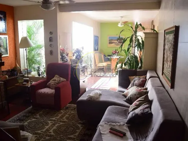 Sobrado 3 quartos e 2 banheiros, à venda, no bairro Centro em Pelotas