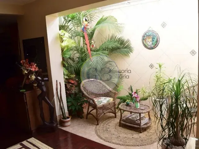 Sobrado 3 quartos e 2 banheiros, à venda, no bairro Centro em Pelotas