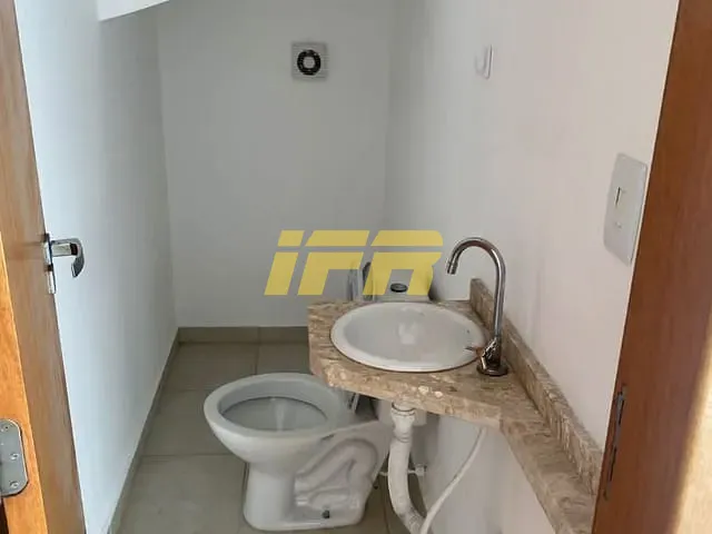Sobrado com 100m² 3 quartos e 2 banheiros, à venda, no bairro Parque Santo Antônio em Taubaté