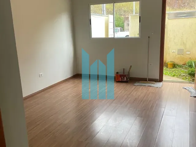 Sobrado 2 quartos e 2 banheiros, à venda, no bairro Jardim Bandeirantes em Poços de Caldas