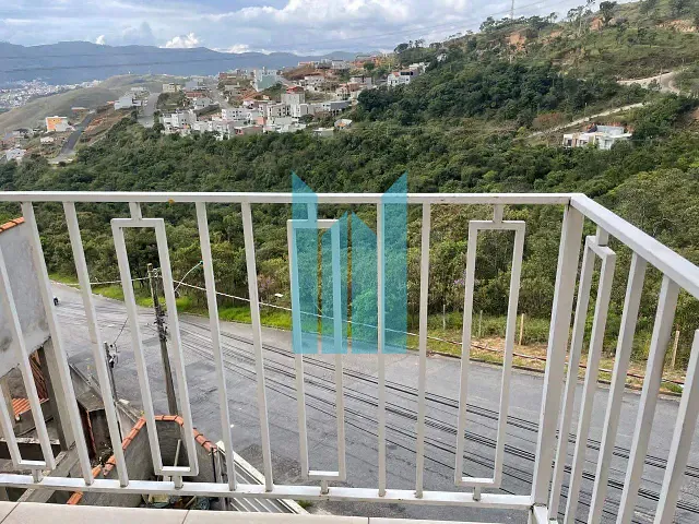 Sobrado 2 quartos e 2 banheiros, à venda, no bairro Jardim Bandeirantes em Poços de Caldas