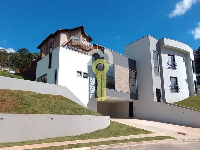 Sobrado com 535m² 5 quartos e 7 banheiros, à venda, no bairro Jardim Caiapiá em Cotia