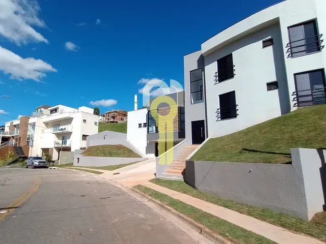 Sobrado com 535m² 5 quartos e 7 banheiros, à venda, no bairro Jardim Caiapiá em Cotia